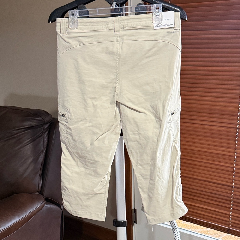 NWT Eddie Bauer Light Khaki Guide Capri Pants Size 4 - Picture 2 of 9